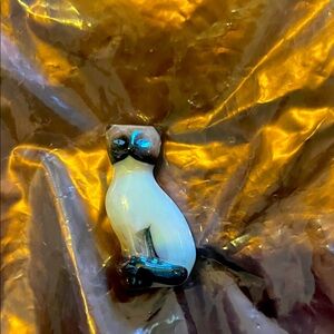 Avon Cat Brooch in Gold and White